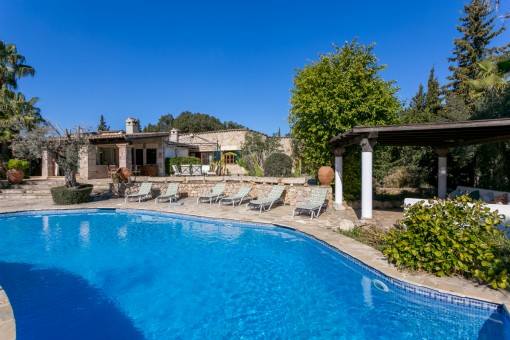 Elegant villa in Pollenca with pool, guest house and renting licence, close to the golf course
