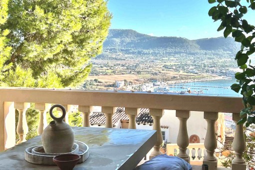 Charming apartment with breathtaking panoramic views over the port of Andratx