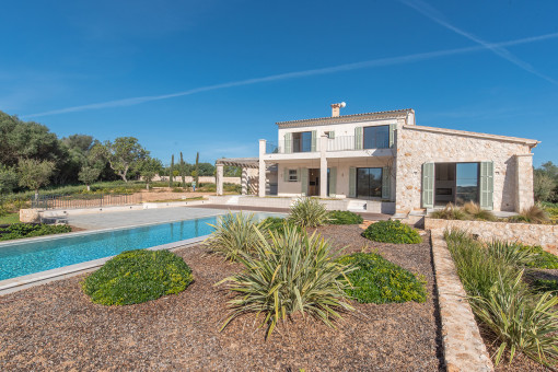 First-class newly built finca with pool and magnificent views near Santanyi