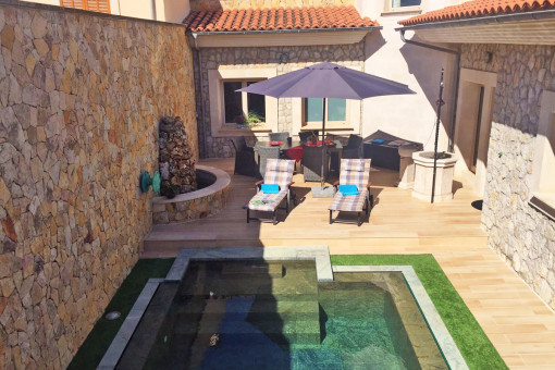 Noble town-villa with mansion-house character on the outskirts of Sa Pobla with pool and highest construction quality