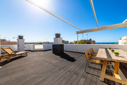 Penthouse-apartment with private roof terrace, jacuzzi and sea views near to Portixol