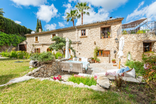 Mallorcan finca with well-maintained garden,...