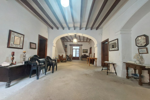 Majestic townhouse with garage in the heart of Sineu