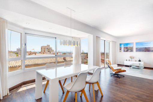 Modern penthouse with large windows and impressive views in Santa Catalina, Palma