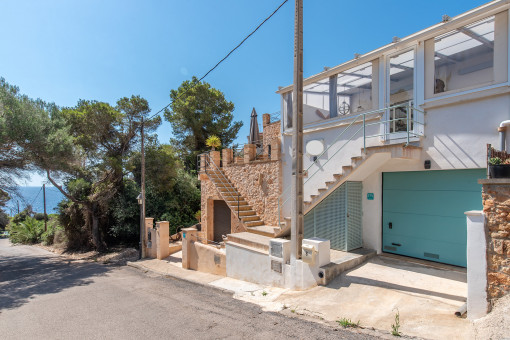 Unique opportunity - 2 houses with vacation rental licenses in first & second sea line in Cala Llombards