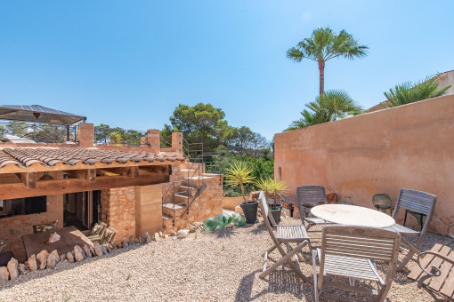 Charming house with vacation rental license in first sea line in Cala Llombards