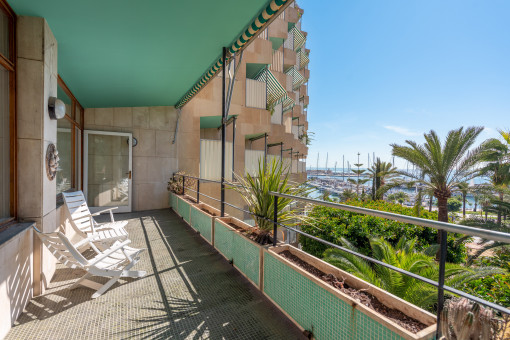 Sunny apartment with parking space and fantastic views of the port of Palma