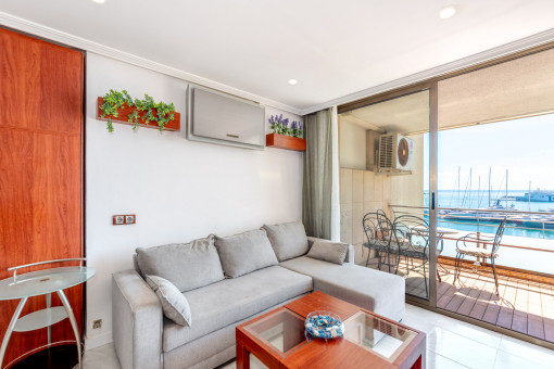 Bright Studio Apartment with Balcony and Sea View on Palma's Paseo Marítimo