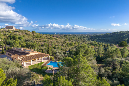 Fantastic finca property with pool and panoramic views of the mountains and the sea near Son Maciá