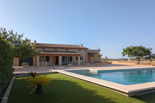 Stylish finca with a pool in a rural setting not far from the charming village of Sineu